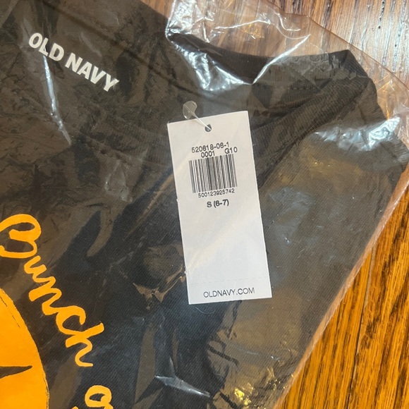 Old Navy “It’s Just a Bunch of Hocus Pocus” girls T-shirt size S (6-7) NWT - Picture 2 of 3